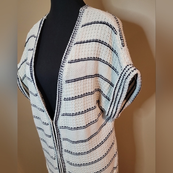 DEVOTED LUXURY APPAREL Knit Short Sleeved Cardigan, Size Medium - Picture 6 of 13